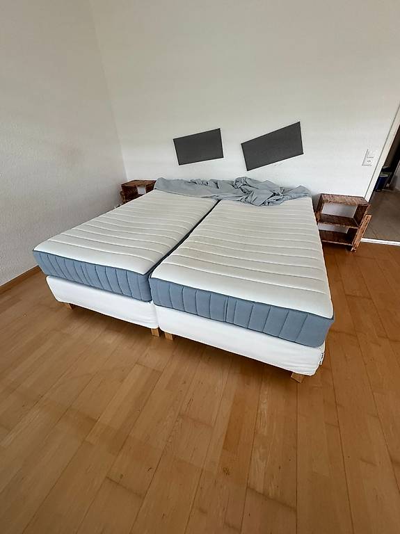 Boxspringbett (1J alt, NP: 868.-) sehr günstig abzugeben