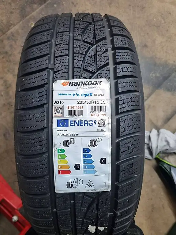 Winterreifen Hankook i*cept evo W310 205/50R15 86H