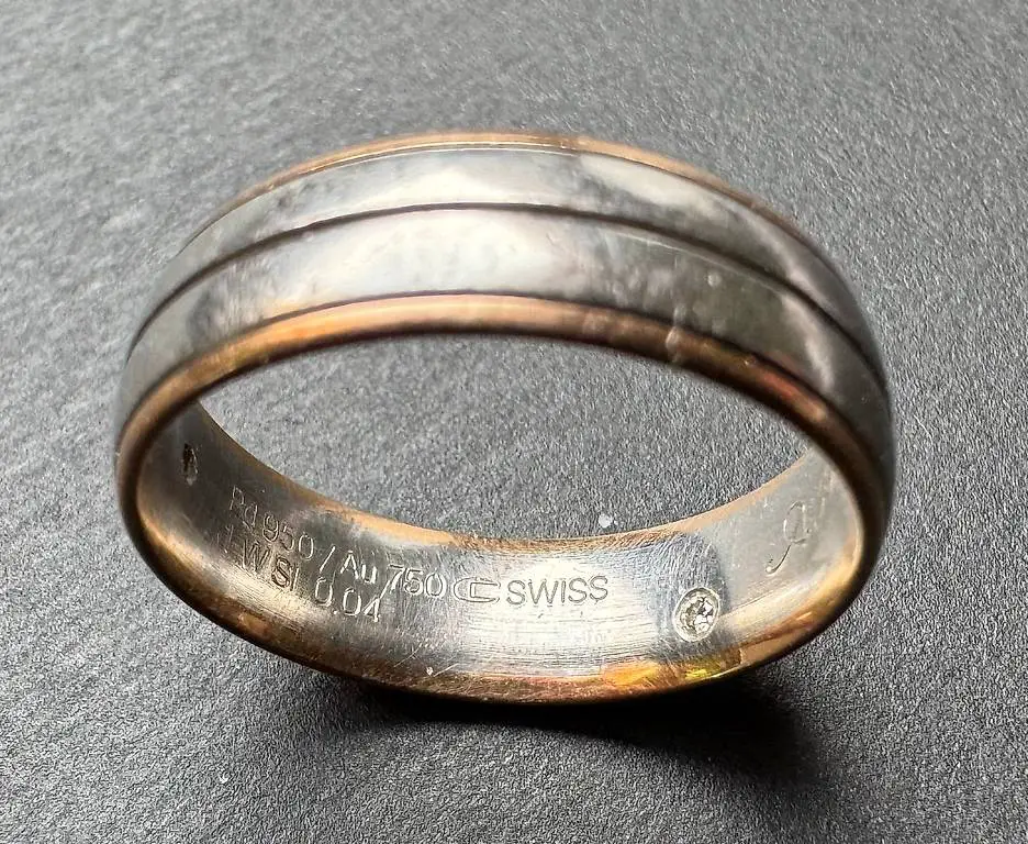 Damenring Palladium/Rotgold mit 2 Diamanten. KP: CHF 1"195.-