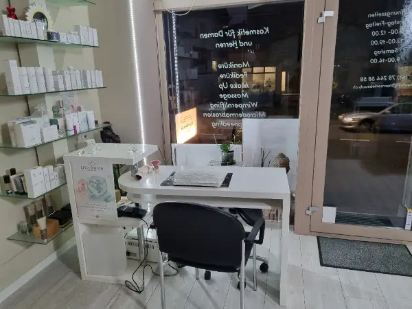 Manicure Tisch zu vermieten