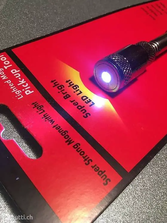 magnete telescopico da 70 cm con lampada led incorporata