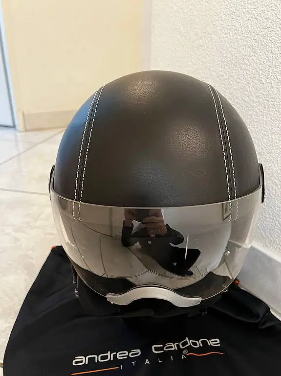 Helm schwarz- Lederbezug