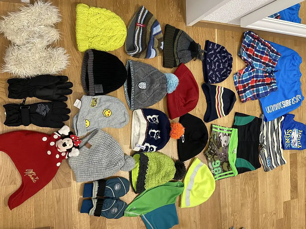 Winter Kappe, Ziener-Handschuhe, Badehose, Socken
