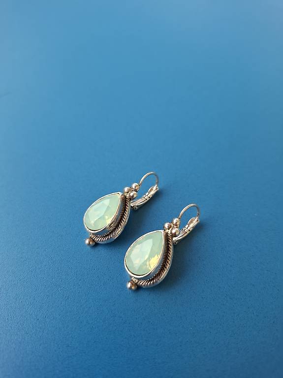 Ohrschmuck der Marke "une ligne"