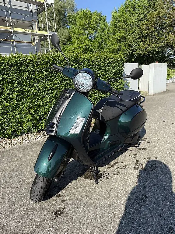 Vespa GTS 300 Racing Sixities Edition