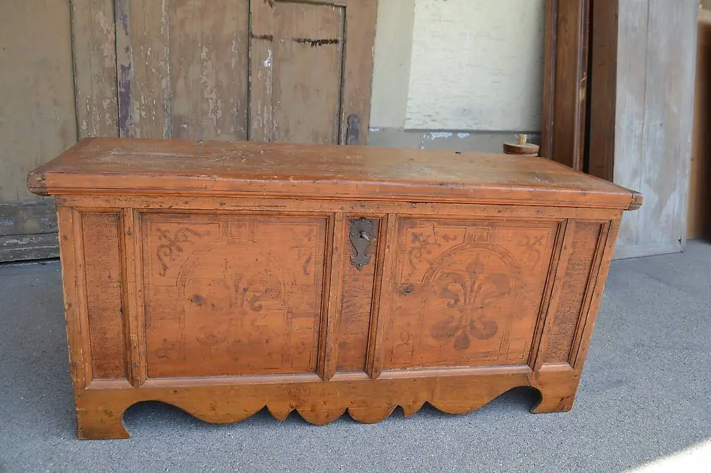 Antike Truhe mit Schlüssel Schloss guter Zustand