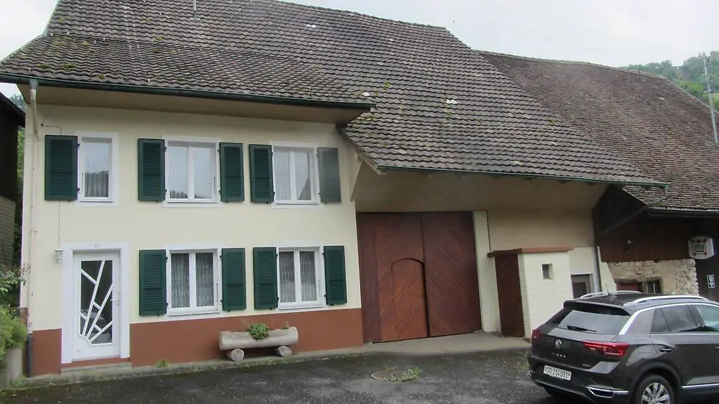 Bauernhaus mit Scheune und Stöckli