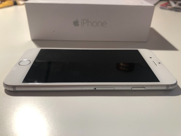 Apple iPhone 6, 16GB, silber mit neuem Display