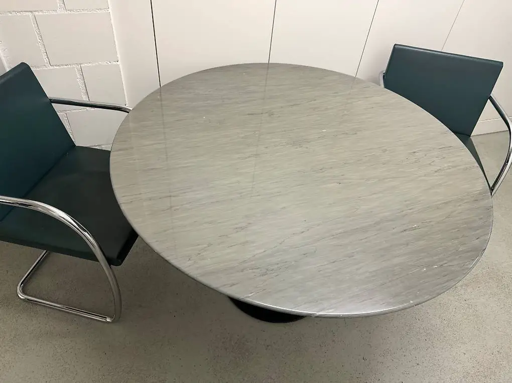 Tulip Tisch Knoll mit 4 Freischwinger Stühle Van Der Rohe