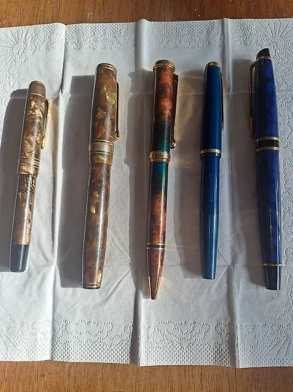 Fühler und Kugelschreiber