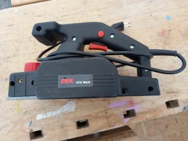 Elektrischer Handhobel von Skil