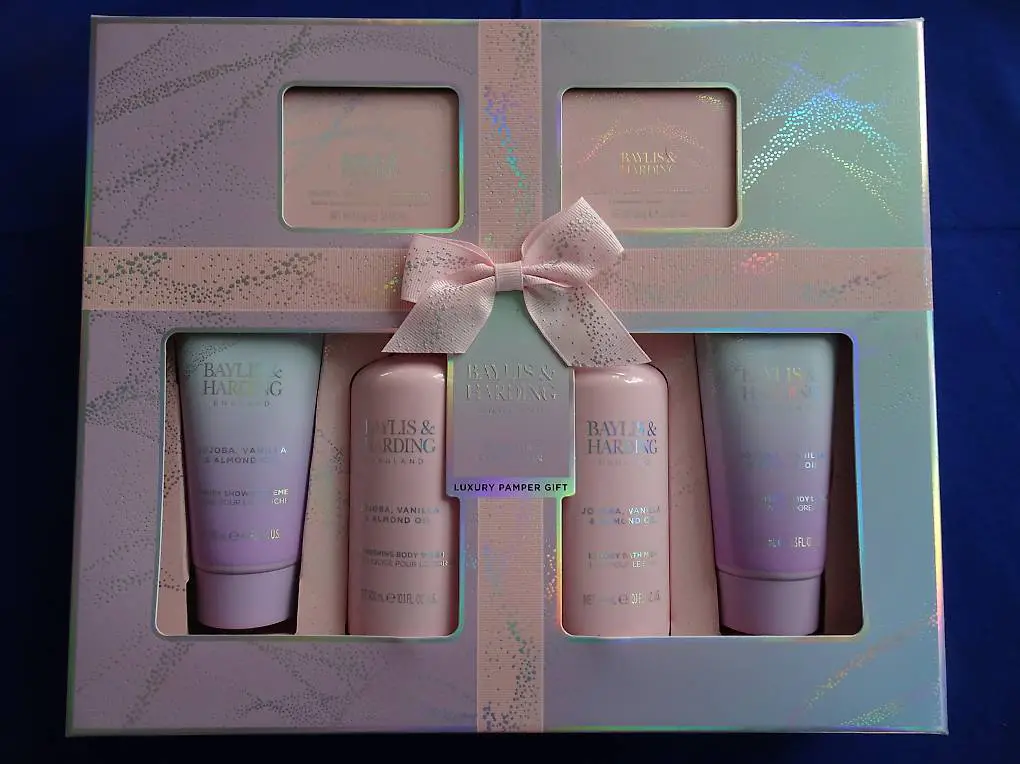 Kosmetik Schönheits-Pflege-Produkte. NEU Geschenkpackung