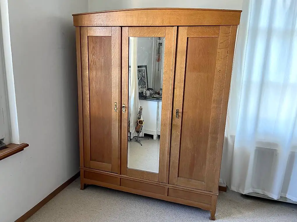 Antiker Kleiderschrank mit Spiegel, Eiche massiv