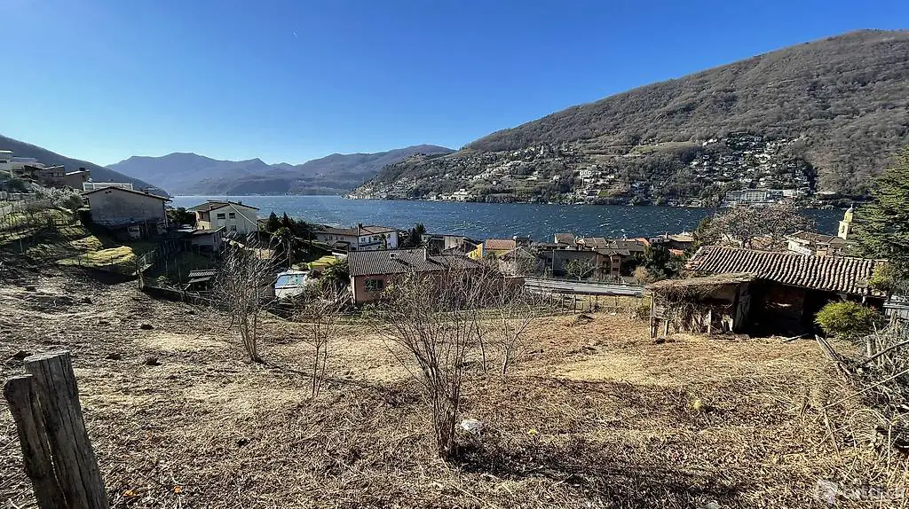  TERRENI EDIFICABILI - STUPENDA VISTA LAGO