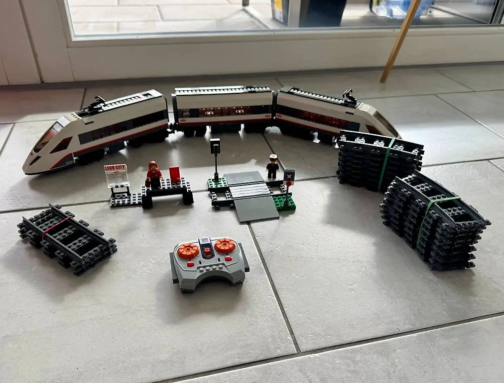 LEGO City Zug 60051 ICE Hochgeschwindigkeit Eisenbahn