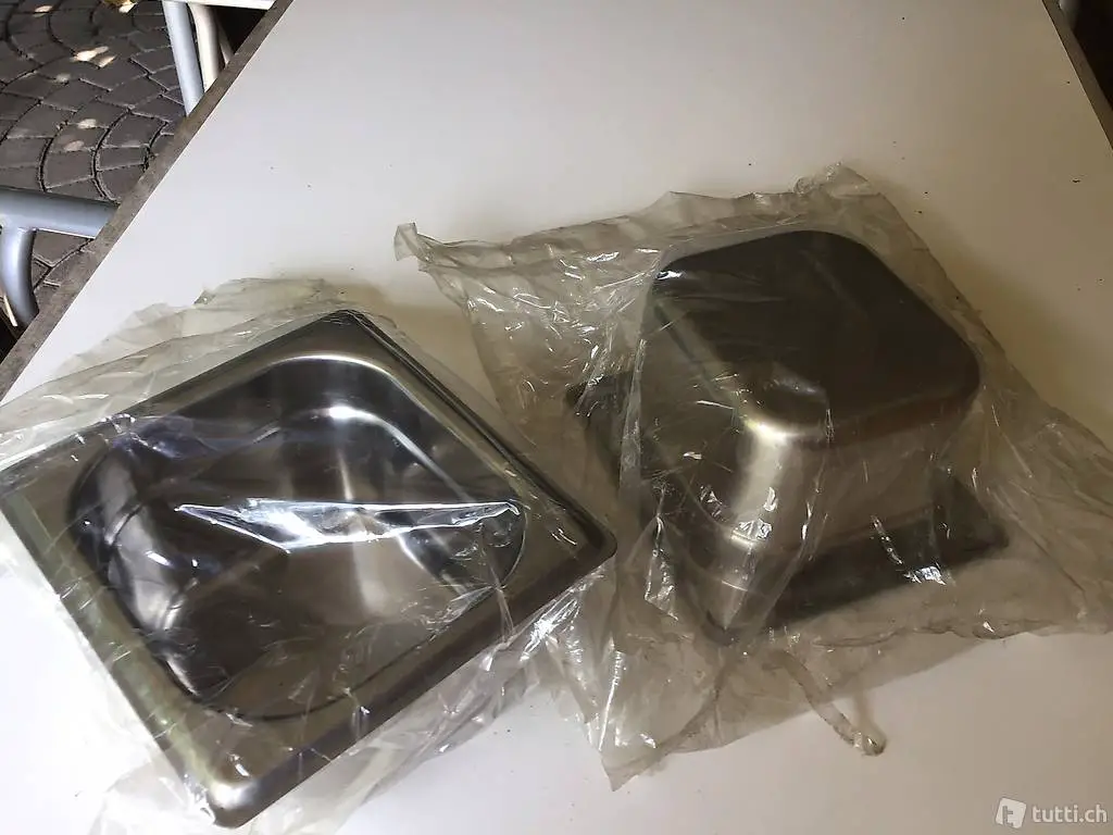 Bainmarieschalen aus Chromnickelstahl, originalverpackt