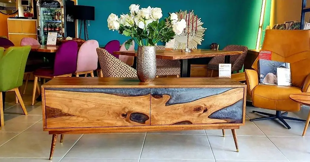 Lowboard Epoxidharz Nussbaum massiv Unikat