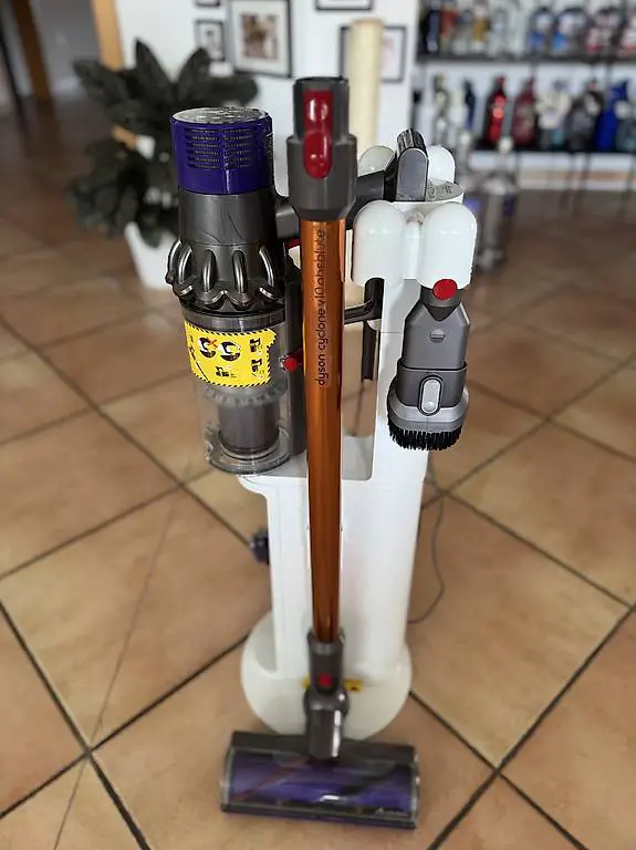 Dyson Cyclone V10 Absolute - Komplettset mit viel Zubehör