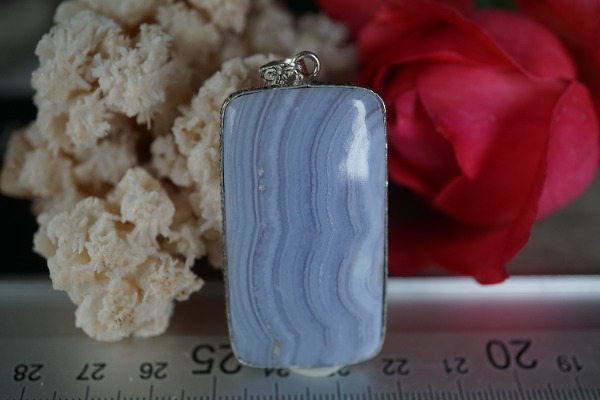 Diverse Steine Gefasst als Anhänger