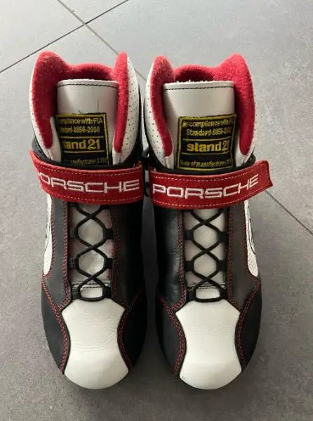 Stand 21 Porsche Motorsport Silhouette Rennstiefel
