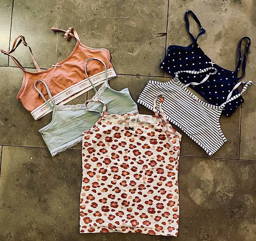 Unterhemd und Bustiers, Gr. 152