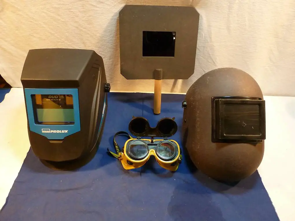 Schweiss-Schutzhelme und Brille