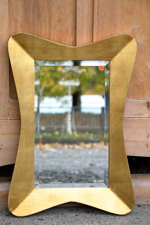 Spiegel goldfarben, die Mitte etwas schmaler, Facettenschlif