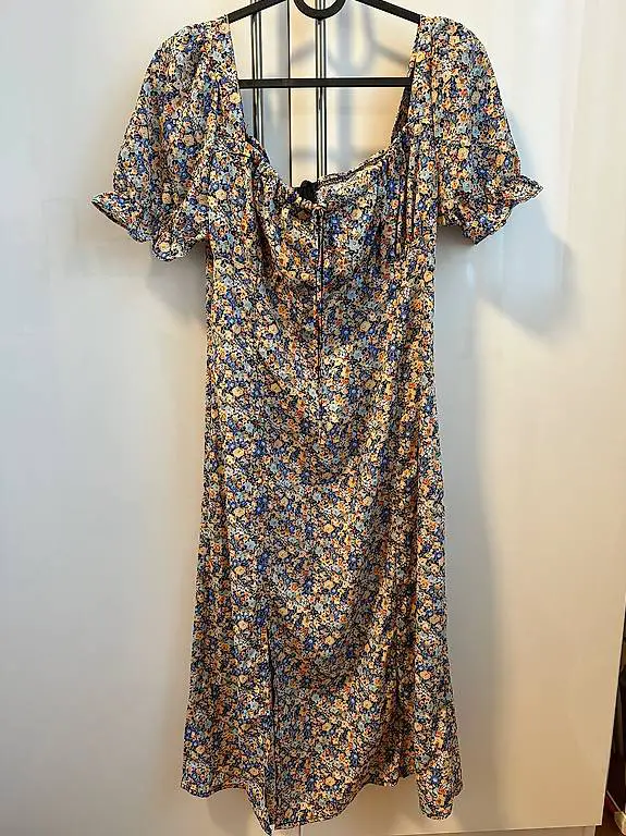 Kleid mit Blumenmuster, S