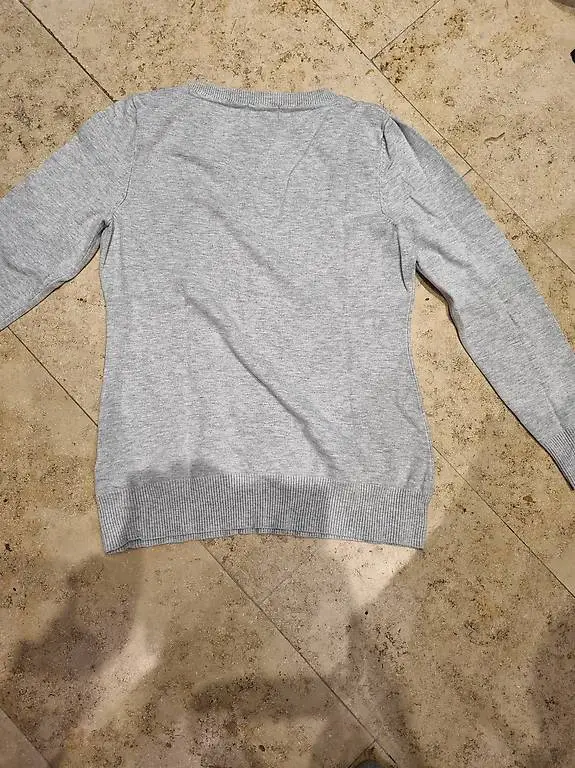 Damenpullover (S) grau mit V- Ausschnitt