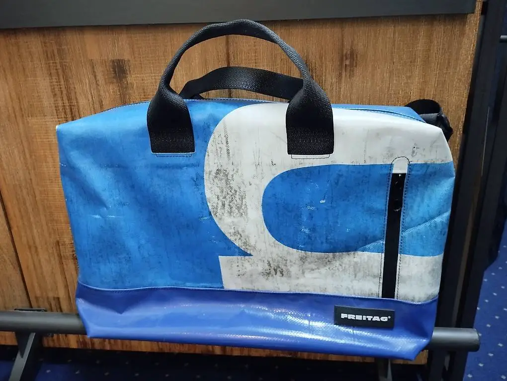 Freitag-Tasche F305 ROY blau-weiss
