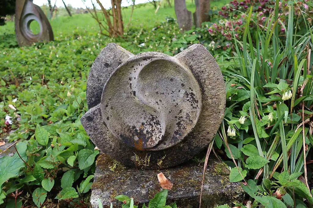 Steinskulpturen (Diverse Grössen)