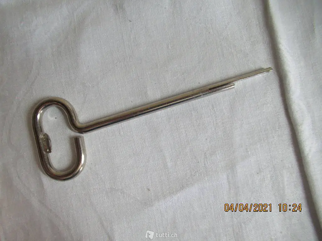 alter kurioser Büchsenöffner, für spezielle Büchsen