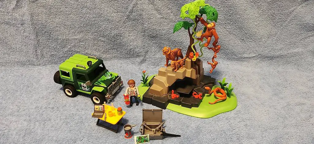 Playmobil WWF-Geländewagen bei Tigern und Orang-Utans