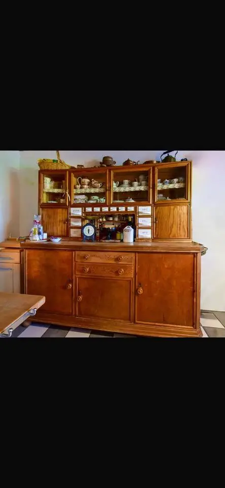 Bauernschrank, Eckbank, Schlafsofa Rattan