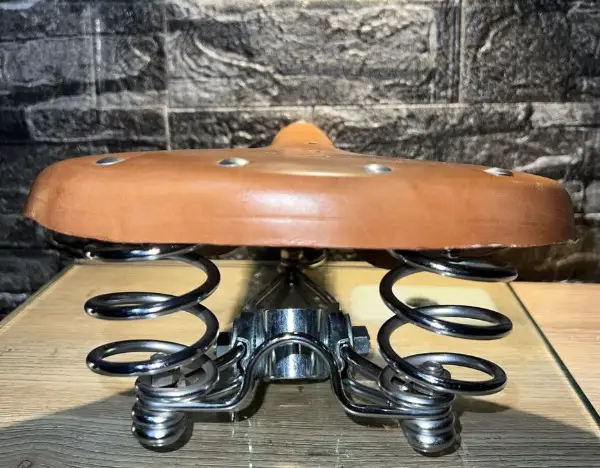 Klassischer Fahrradsitz Büffelleder