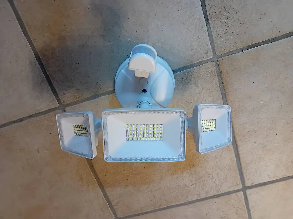 PIR 3-fach Outdoor-Strahler 230V, 5000 Lumen