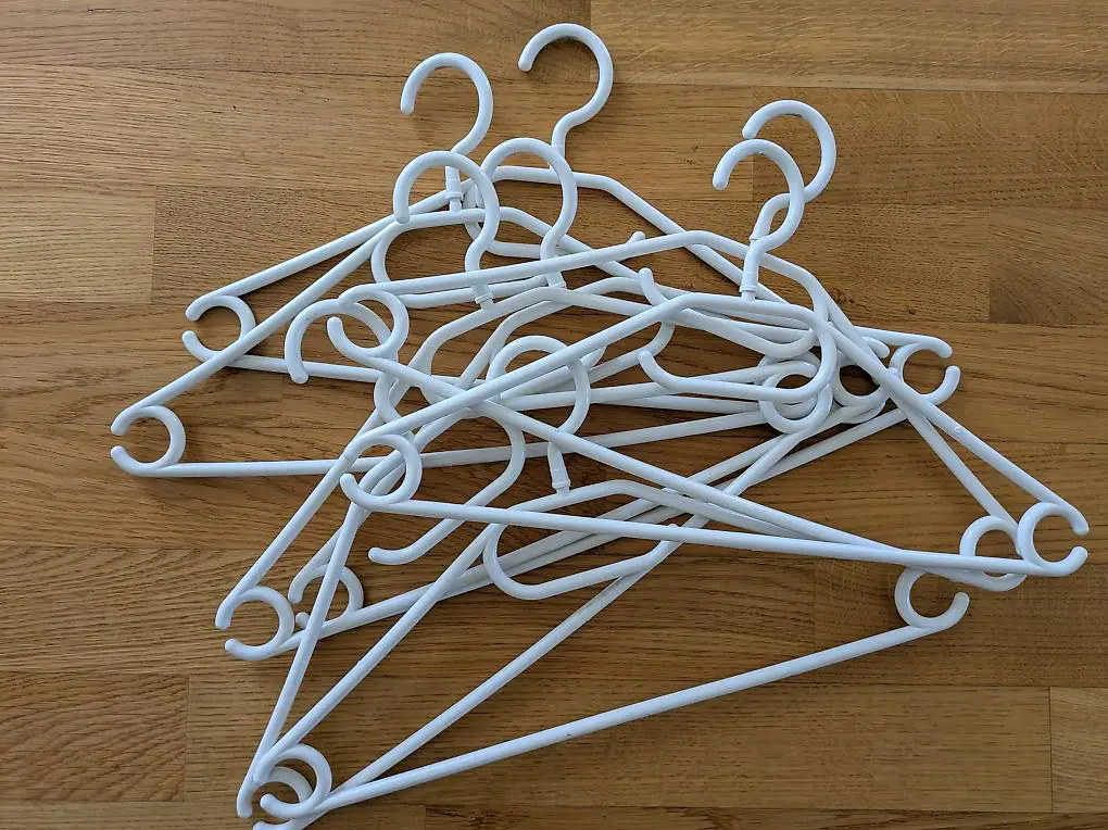 22 weisse Kinderkleiderbügel