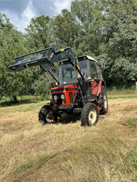 Zetor 5211 mit neuem Frontlader
