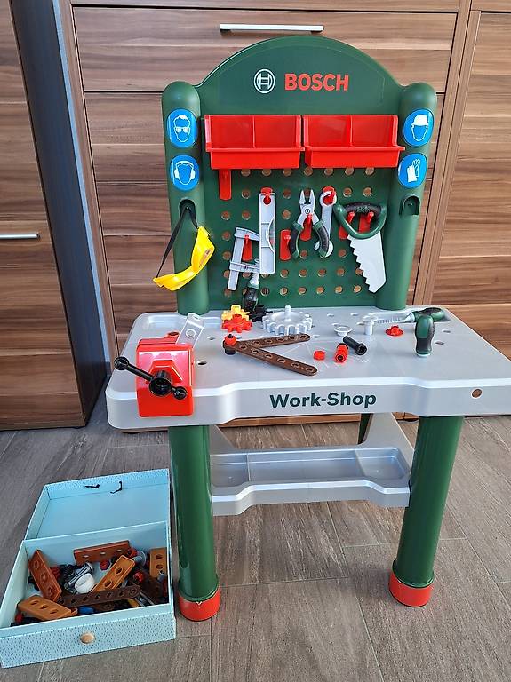 BOSCH Theo Klein Werkbank mit Schraubstock und Werkzeuge