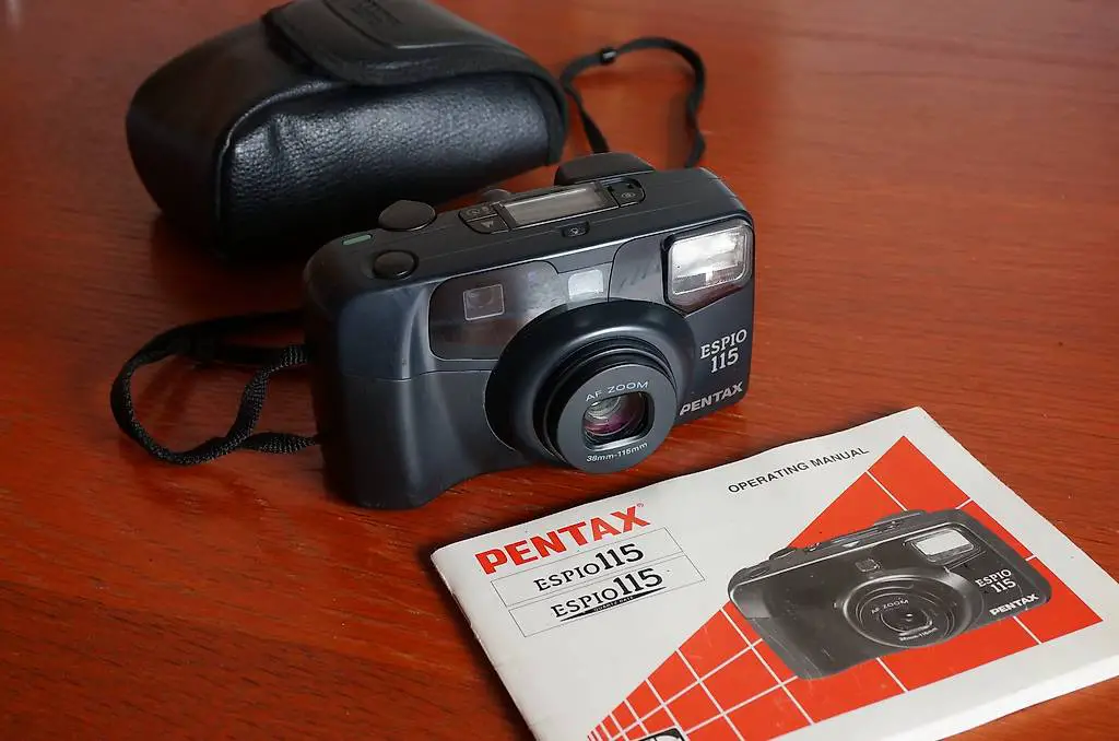 Pentax Espio 115 Kompaktkamera 38-115mm "Point & Shoot"