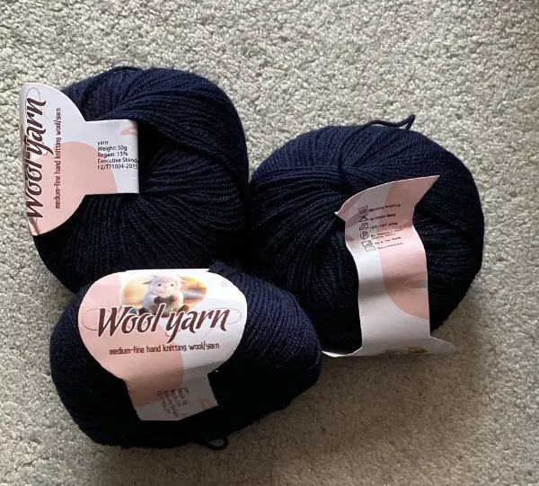 ca. 500 g tibetisch-blaues Wollgarn