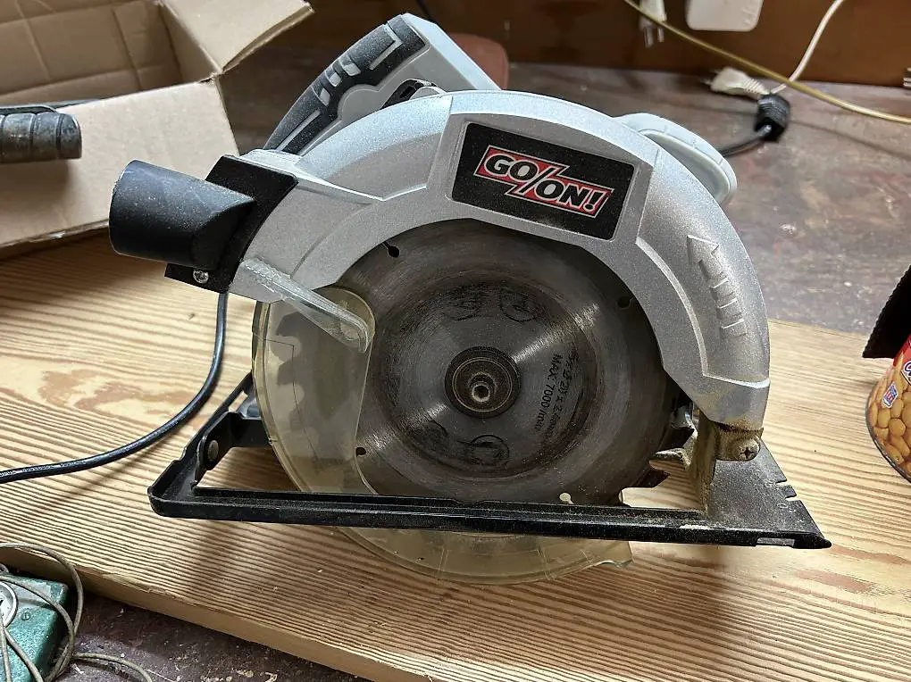 4 x Elektrowerkzeuge