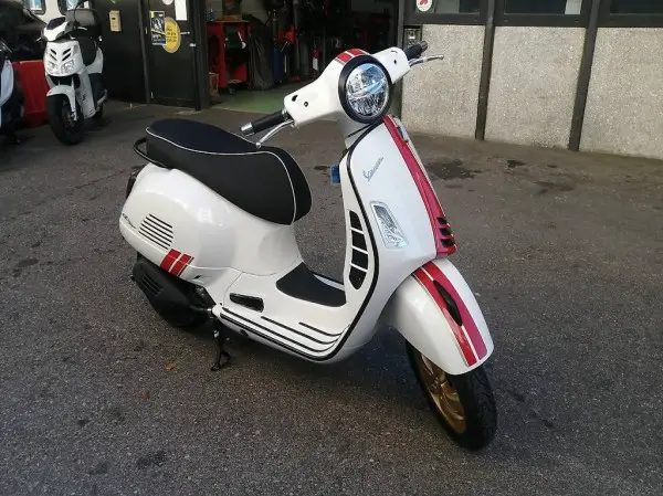  Piaggio Vespa RST Racing Sixties