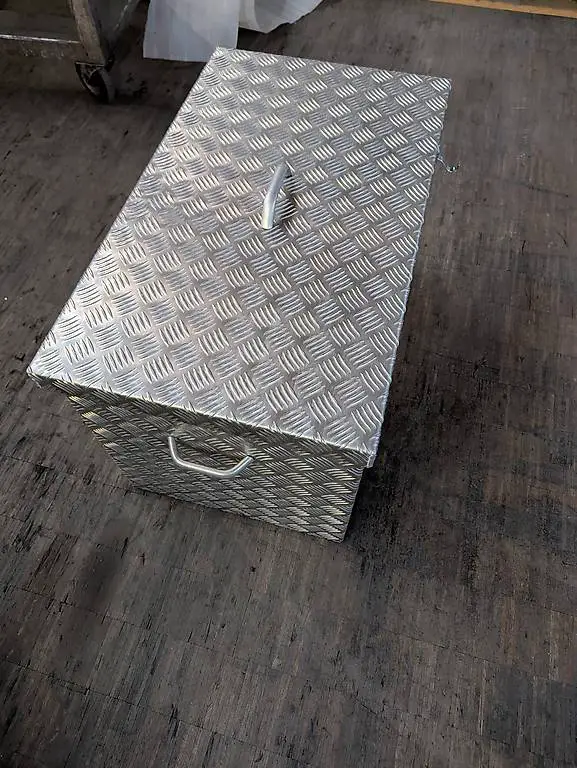 Alubox geriffelt für Benzingeneratoren