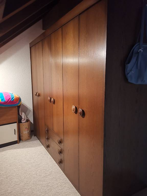 Schlafzimmer zu verschenken