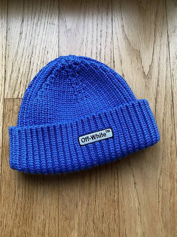 Off-White Wollmütze sehr cool