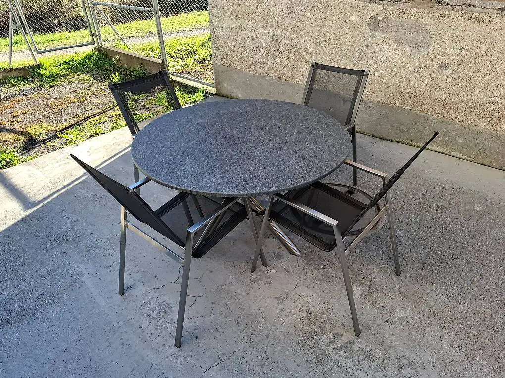 Granit Gartentisch mit INOX Fuss und 4 Stühle