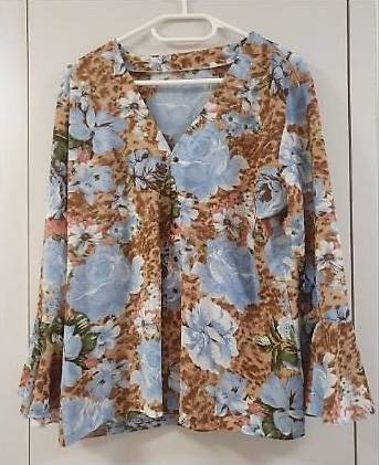 Schönes Damenshirt Blumendruck
