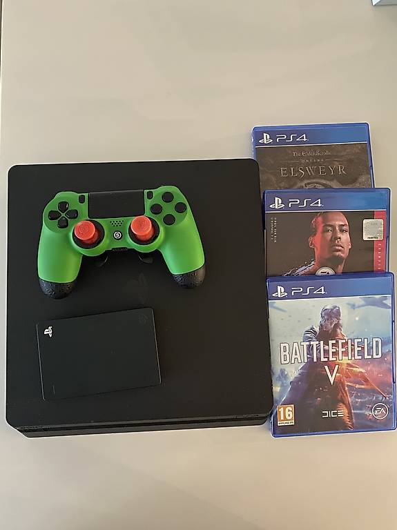 PS 4 mit div. Zubehör