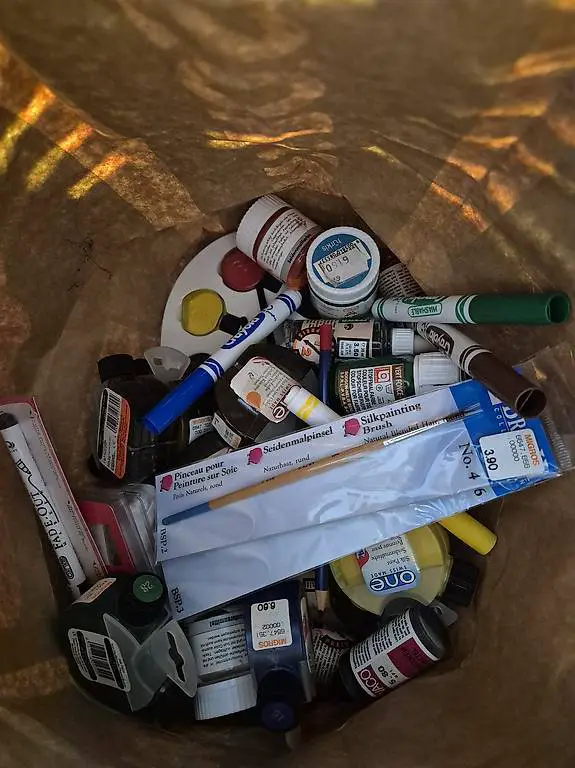 Seidenmalfarben und Pinsel